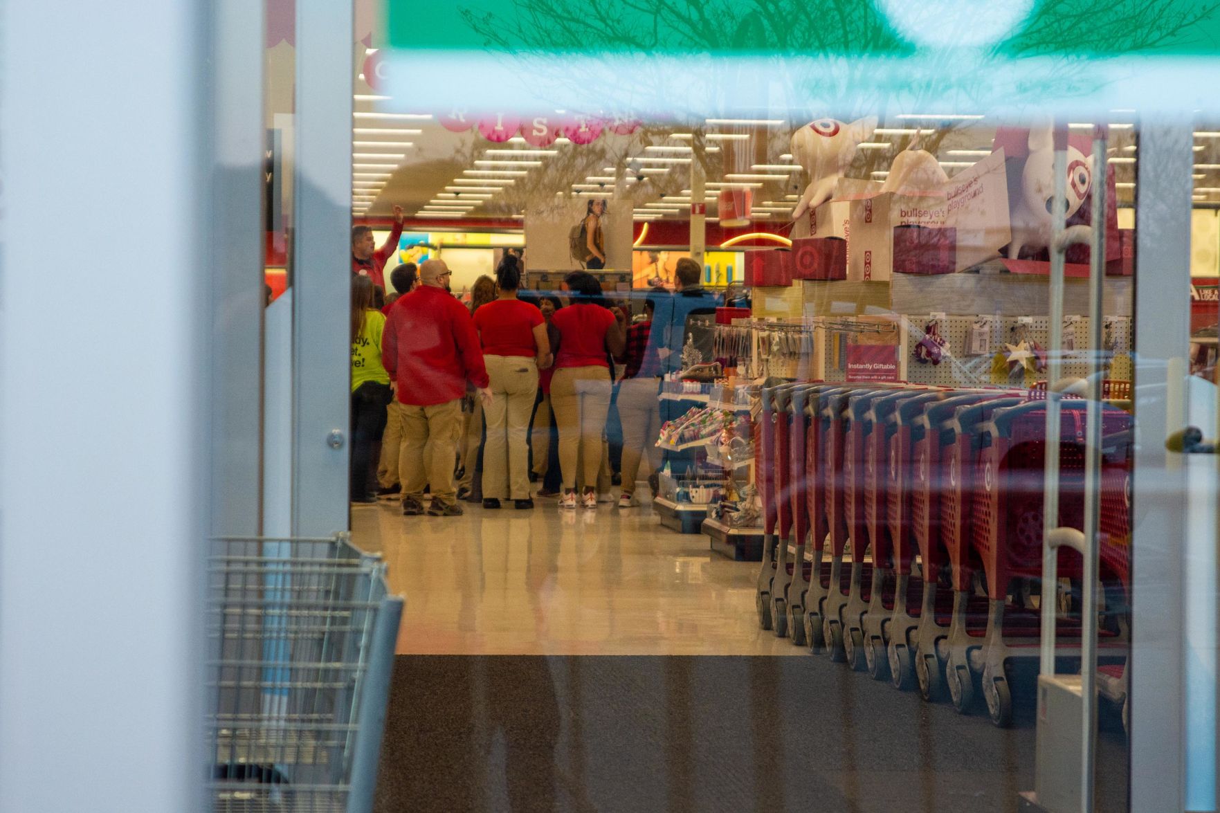 DRB 112318 SHOPPING 03.jpg